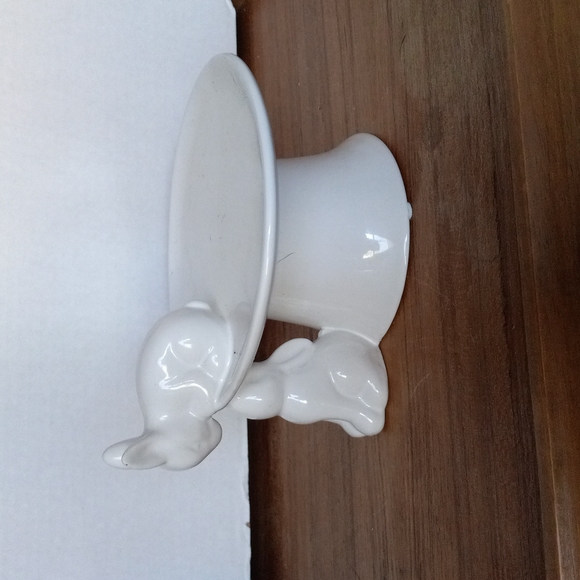 Easter dessert tray featuring bunnies. - Picture 2 of 3